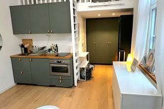 Charmig minilägenhet med loft i Täby