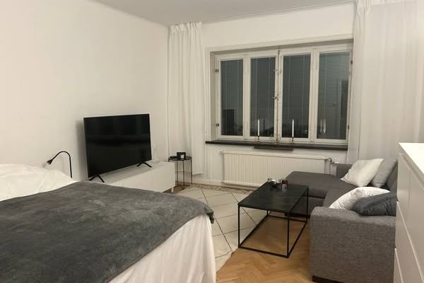 Möblerad 1:a nära t-bana på Kungsholmen