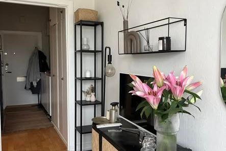 Central möblerad etta med takterrass