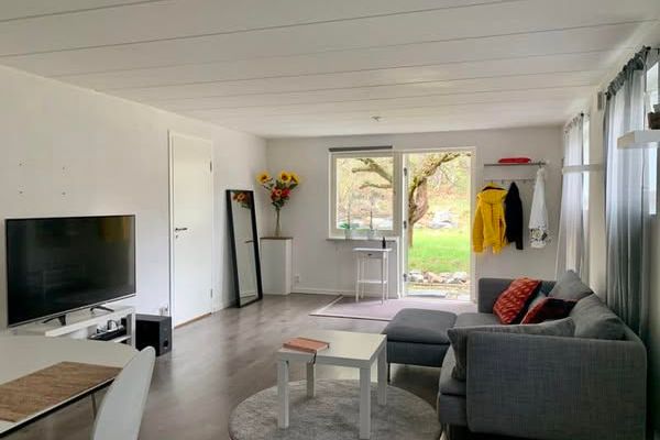 Charmig 2:a i villa med uteplats, Stuvsta