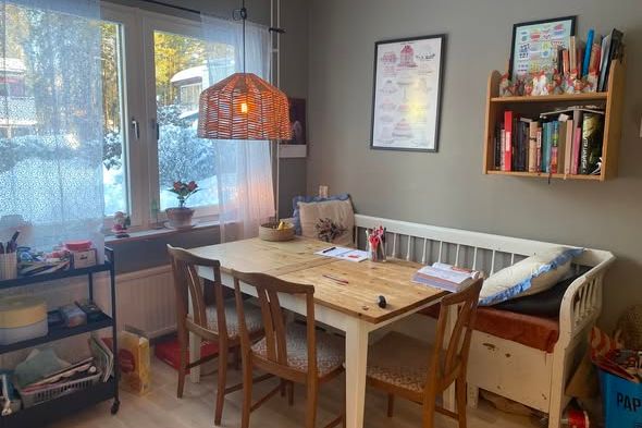 Mysig trea nära Campus med uterum