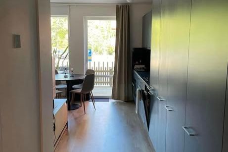 Nyproducerad 1:a med uteplats i Hässelby