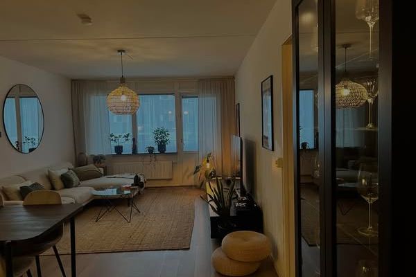 Ljus 2:a med balkong och garage i Uppsala