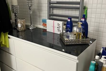 Mysig 2:a med uteplats nära Kista