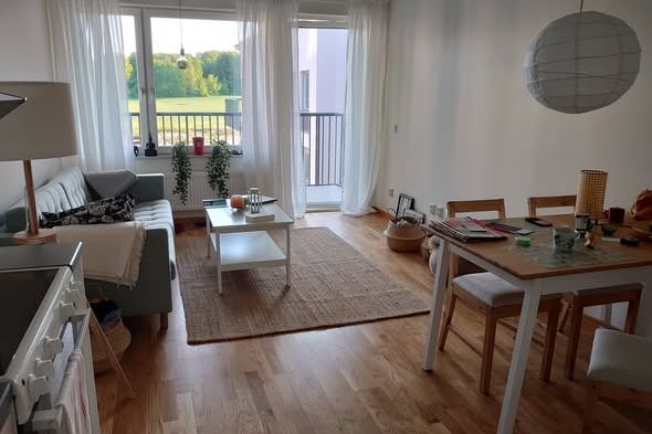 2 rok i Bäcklösa med stor balkong