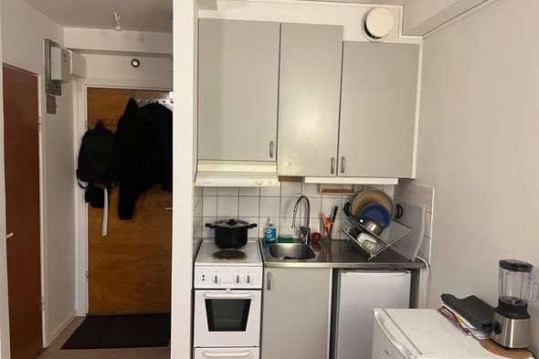 Fräsch 1:a med balkong i Hässelby Gård