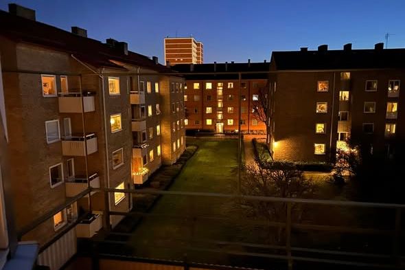 2:a med balkong & snabbt tillträde