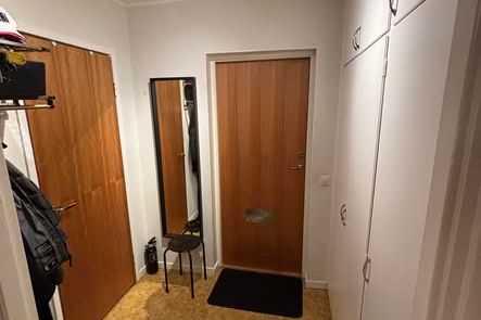 Mysig 1:a med balkong nära universitetet