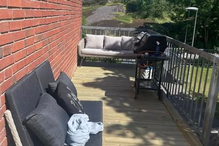 Möblerad 2:a med altan i Nacka, nära stan