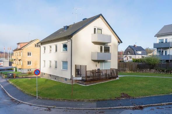 Nyrenoverad 1 rok nära centrum & sjö