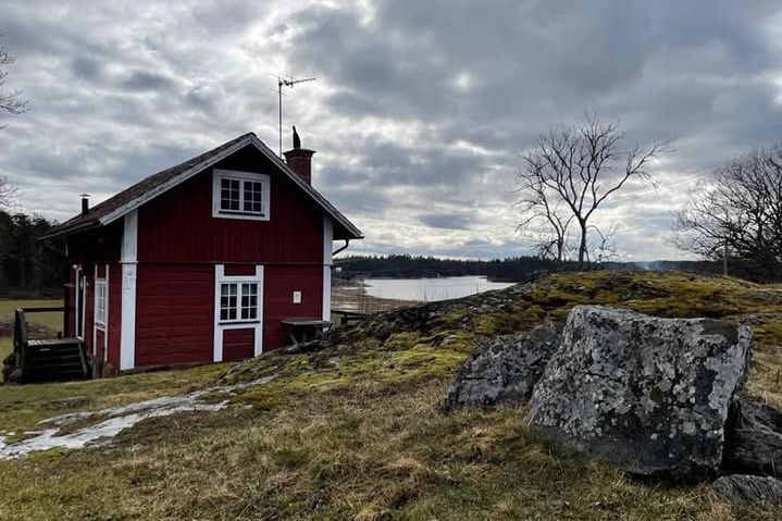 Loftstuga med sjöutsikt på Risö
