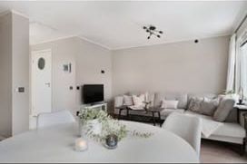 Nyrenoverad 2 rok i Skälby m p-plats