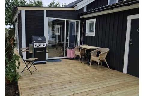Möblerad stuga nära högskolan allt ingår