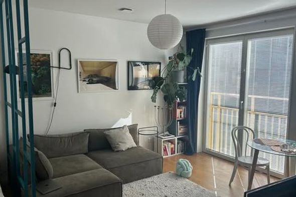 Modern studio nära T-bana i Råsunda