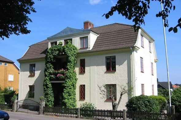 Ljus 2:a på Staglabergsgatan nära sjön