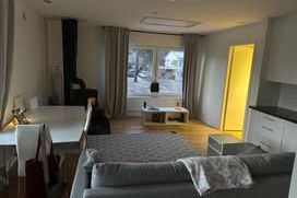 Ljus 2:a med balkong & öppen spis