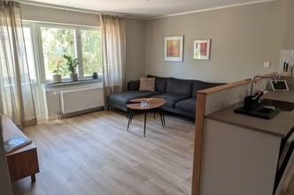 Nyrenoverad 2:a i Haga med garage