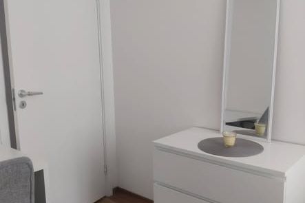 Möblerat rum i Jakobsberg nära pendel