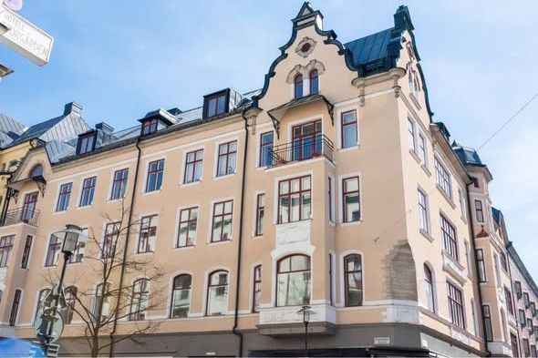 Central 2:a med HTH-kök i Örebro