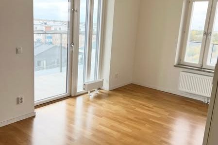 Nyprod 2:a med stor balkong Spånga