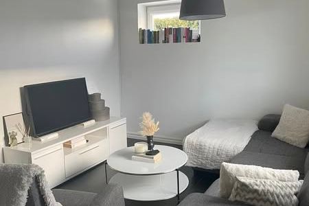 Modern 2,5:a med golvvärme och uteplats