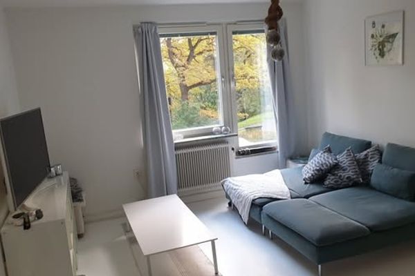 Smidig 1:a nära Lidingöbanan och natur