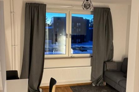 Nybyggd etta nära universitetet