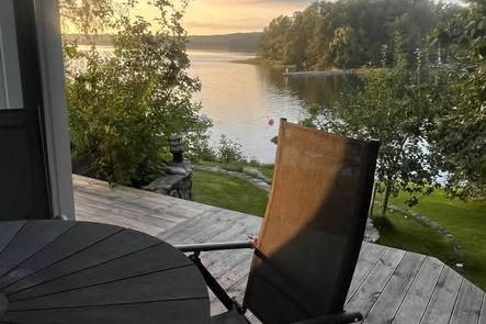 Möblerat boende med sjöutsikt på Ekerö