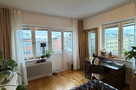 Ljus 2:a med balkong i Eneborg