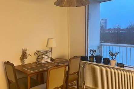 Mysig etta med 2 balkonger i Vällingby