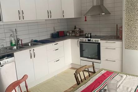 Rymligt rum i Askim med balkong