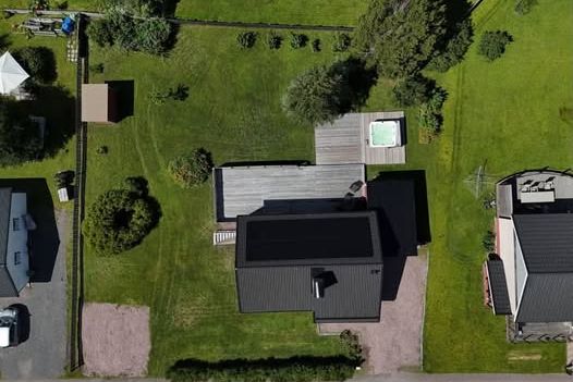 Nyrenoverat hus med jacuzzi i Ornäs