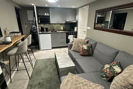 Möblerad etta i Hovås nära havet