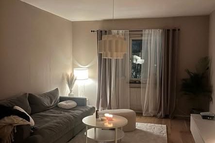 2 rok med balkong & parkering – 1 mars