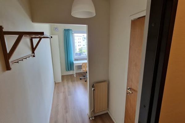 Korridorsrum 16 kvm med walk-in closet!
