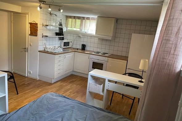 Charmig etta i lugnt område, inkl. el