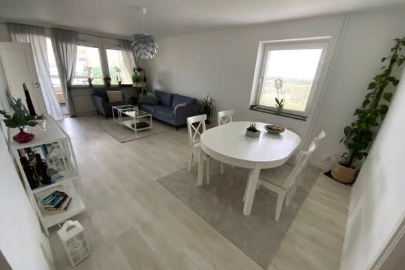 4:a högst upp med inglasad balkong