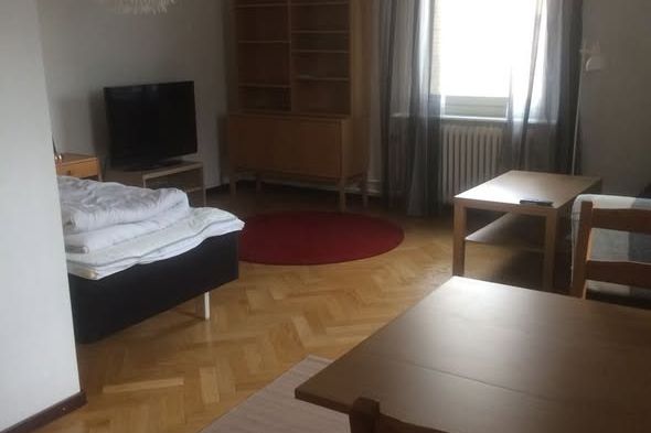 Möblerad 1:a med kokvrå nära torget