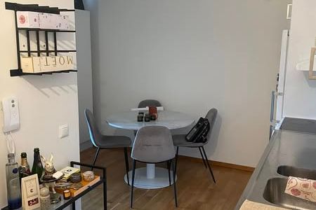 Möblerad 1:a nära pendeln i Väsby