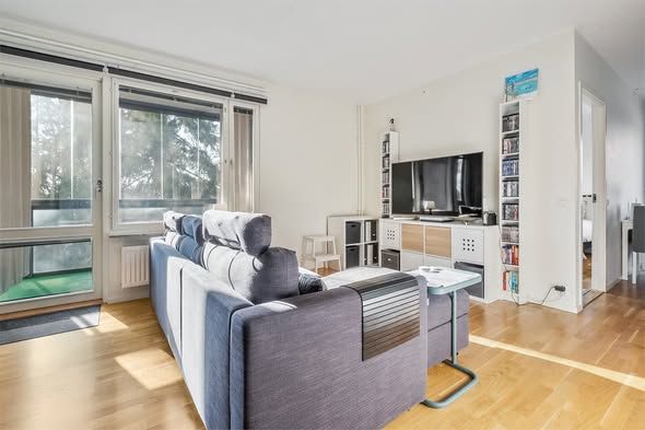 Ljus 2 rok med balkong i Rågsved