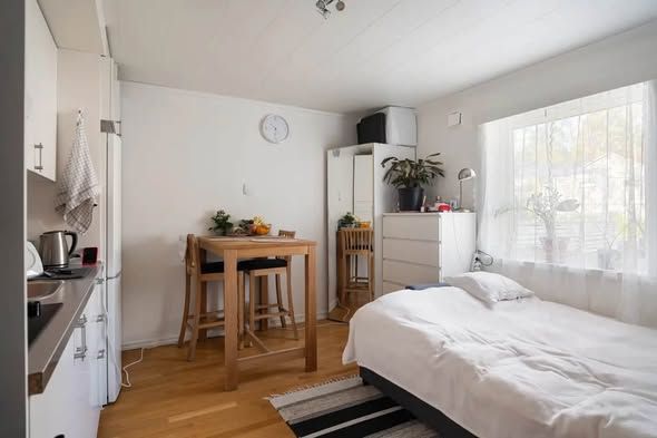 1:a med kokvrå och egen altan i Glömsta