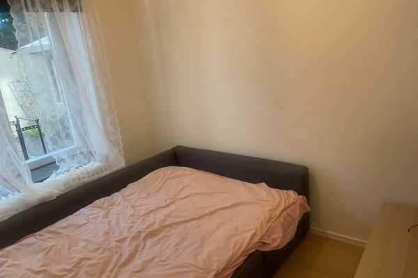 Möblerad 2:a på Östermalm nära T-bana