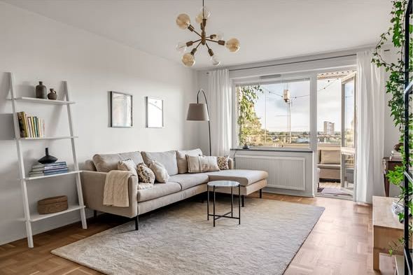 Ljus 2:a i Farsta Strand, söderbalkong