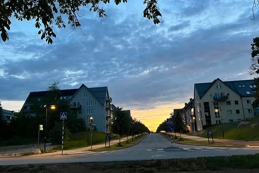 Ljus vindsetta i Steninge slottsby