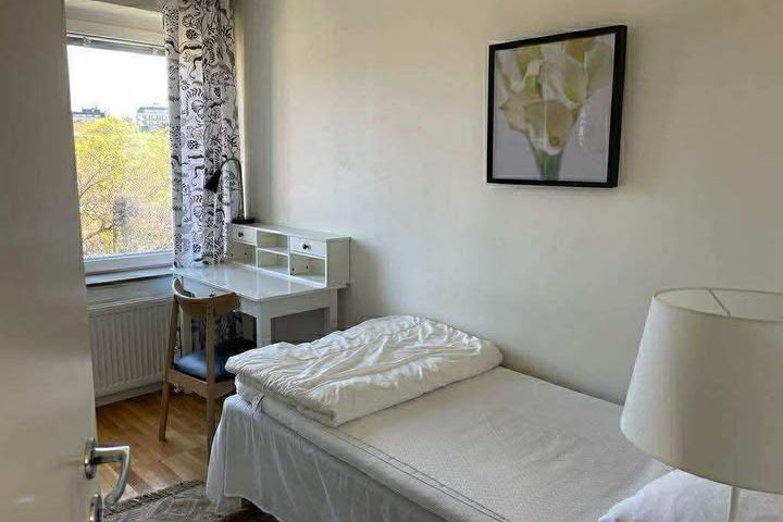 Möblerat rum i Råsunda – nära T-bana