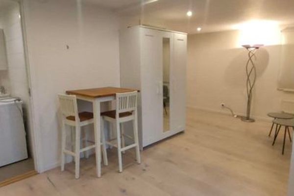 Rum med kök och badrum i villa