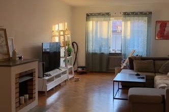 Charmig 3:a med braskamin centralt i Örebro