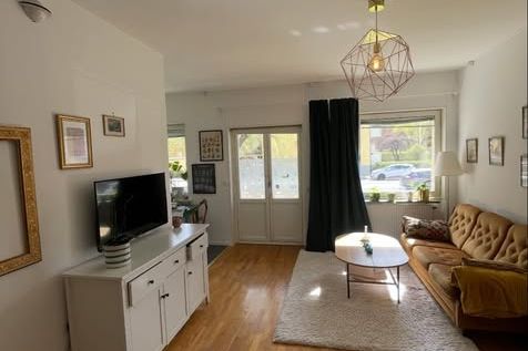 Mysig 1:a med balkong nära city Uppsala