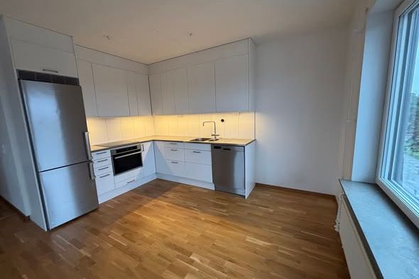 Ljus tvåa med balkong i Svärdsliljorna
