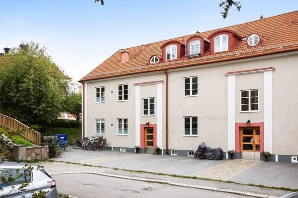 Möblerad 1:a med balkong nära centrum